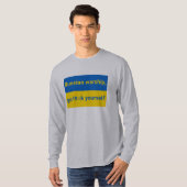 ウクライナメンズロングスリーブシャツで立つ Tシャツ (正面フル)