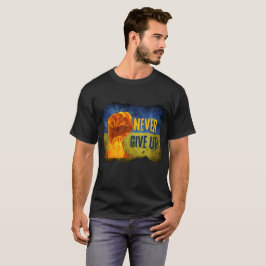 ウクライナ与えの拳を決して燃やさない Tシャツ