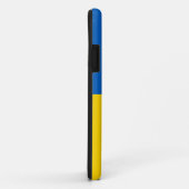 ウクライナ国旗と共に立つ Case-Mate iPhoneケース (裏面/右)