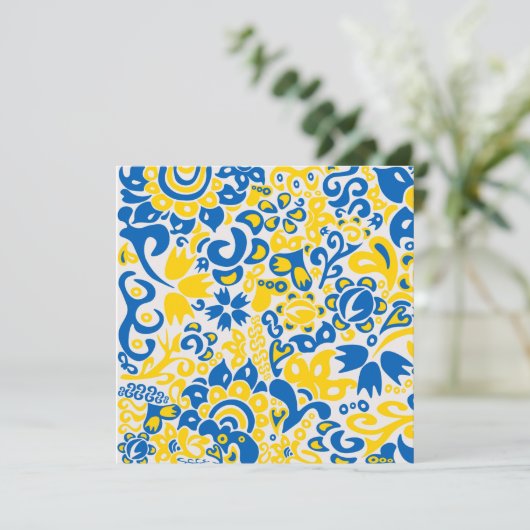 ウクライナ国旗のカラーカードを使用した民俗パターン (スタンド正面)