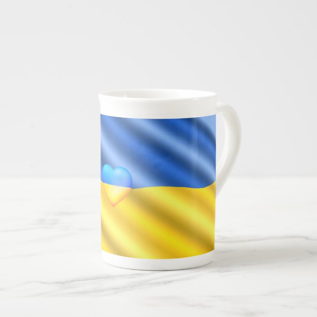 ウクライナ国旗のサポート – 自由 ボーンチャイナマグカップ (正面右)