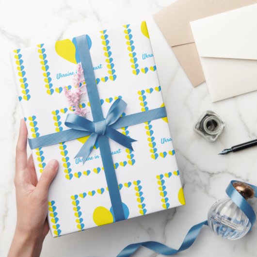 ウクライナ国旗のハートシンプルデザイン ラッピングペーパー (ギフト)