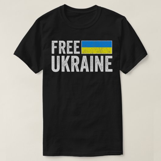 ウクライナ国旗のフリーUkrと共に立つサポートウクライナ Tシャツ (デザイン正面)