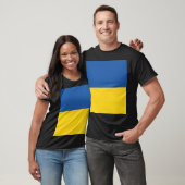 ウクライナ国旗のボタン Tシャツ (ユニセックス)