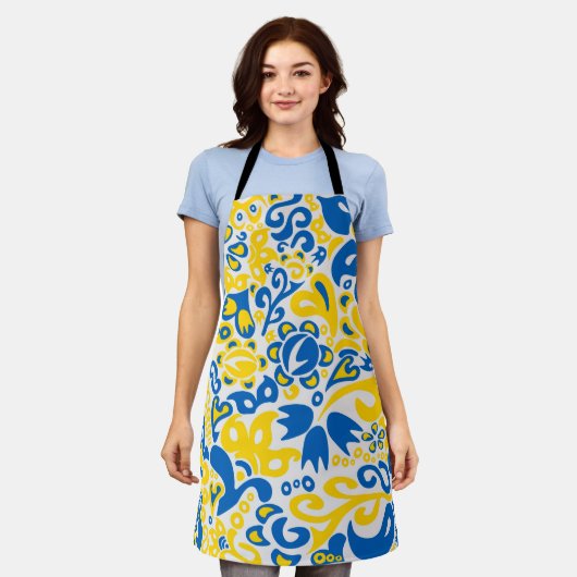 ウクライナ国旗の色を持つ民俗模様 エプロン (着用した状態)