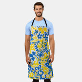 ウクライナ国旗の色を持つ民俗模様 エプロン (着用した状態)