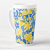 ウクライナ国旗の色を持つ民俗模様 カフェラテマグ (左アングル)