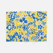 ウクライナ国旗の色を持つ民俗模様 フリースブランケット (正面(横))