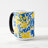 ウクライナ国旗の色を持つ民俗模様 モーフィングマグカップ (正面左)