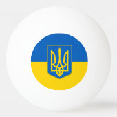 ウクライナ国旗を掲げたピンポンの特別球 卓球ボール (正面)