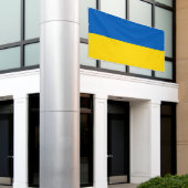 ウクライナ国旗 横断幕 (ビルの外側)