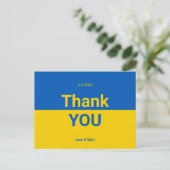 ウクライナ感謝カード モダンなタイポグラフィーポストカード ポストカード (スタンド正面)