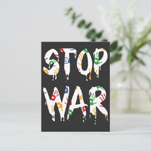 ウクライナTシャツと立つ、ウクライナ ポストカード (スタンド正面)