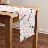 ウクレレとピンクのハート、ミュージシャン結婚ズ ショートテーブルランナー (インサイチュ)