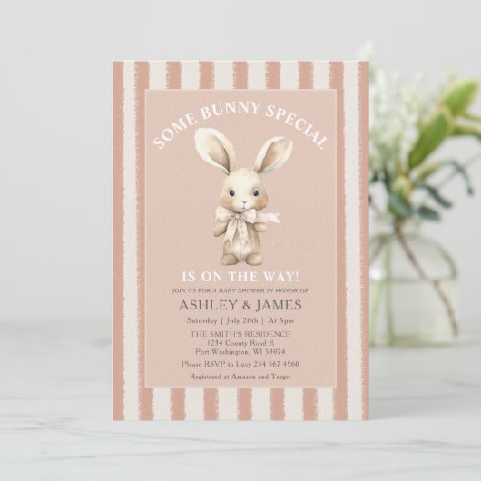 ウサギいくつかのバニーが赤ちゃんシャワーの途中にある 招待状 (スタンド正面)