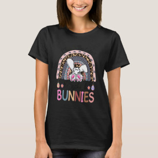 ウサギがいっぱいかわいい幼稚園の先生 レインボーE Tシャツ