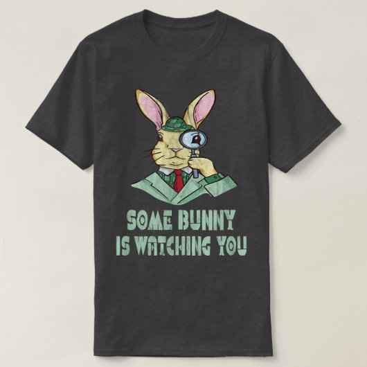ウサギがバニー・スパイ刑事イースターブを観察 Tシャツ (デザイン正面)