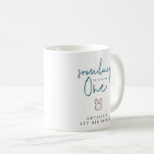 ウサギが1歳の誕生日を迎える お誕生日おめでとう コーヒーマグカップ (正面右)