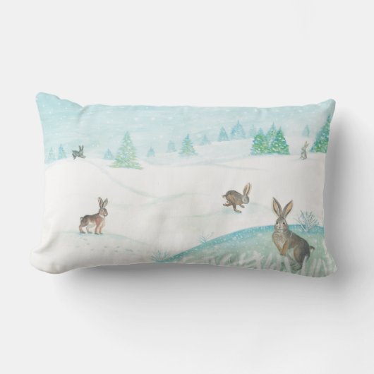 ウサギたちが雪の上で座ってジャンプ ランバークッション (正面)