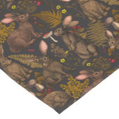 ウサギとウッドランドフローラテーブルクロス ショートテーブルランナー (コーナー)