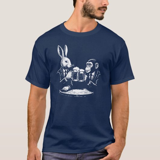 ウサギとサルがパブでビールを飲んでいる Tシャツ (正面)