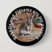 ウサギとジグザーズパズルとウサギのオーナーバニー 缶バッジ (正面)