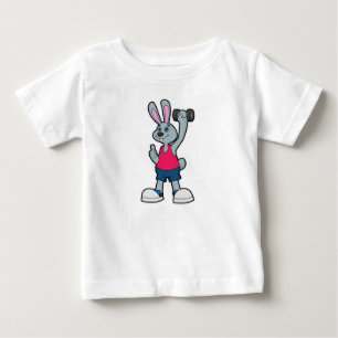ウサギとダンベルフィットネス ベビーTシャツ