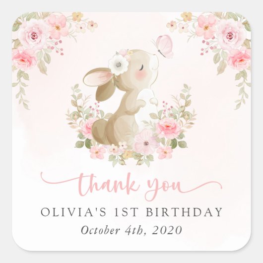 ウサギとチョウチョとピンクの花の1歳の誕生日 スクエアシール (正面)
