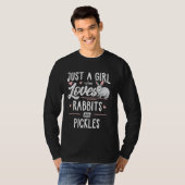 ウサギとピクルスが好きな女の子 ギフト 女性向け Tシャツ (正面フル)