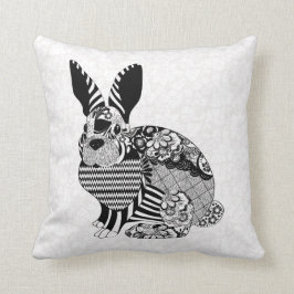 ウサギとホワイトダマスク クッション