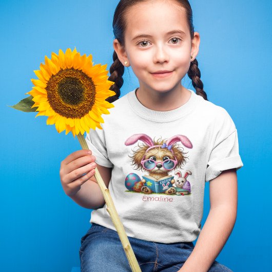 ウサギの耳をつけた変わった犬が本を読む トドラーTシャツ