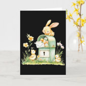 ウサギの郵便箱から卵を届ける カード (黄色い花)