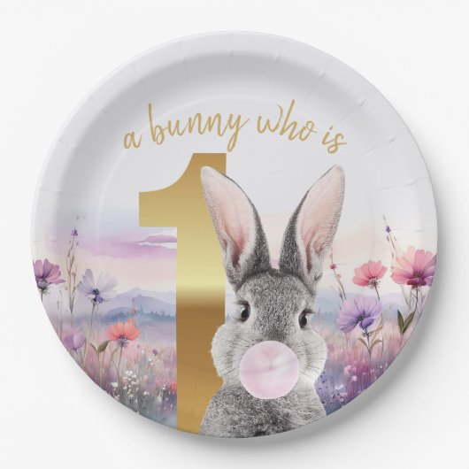 ウサギの1歳の誕生日 ピンクのガムを吹く ペーパープレート (正面)