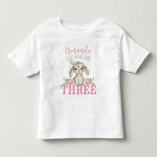 ウサギは3歳の上のイースターお誕生日おめでとう トドラーTシャツ (正面)