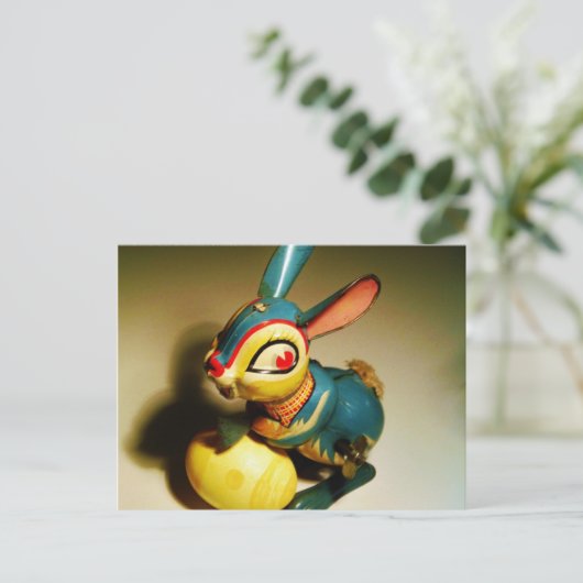 ウサギウサギ玩具イースターイエロー卵 シーズンポストカード (スタンド正面)