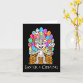 ウサギ復活祭バスケット卵の玉座おもしろい男の子女の子 カード (黄色い花)