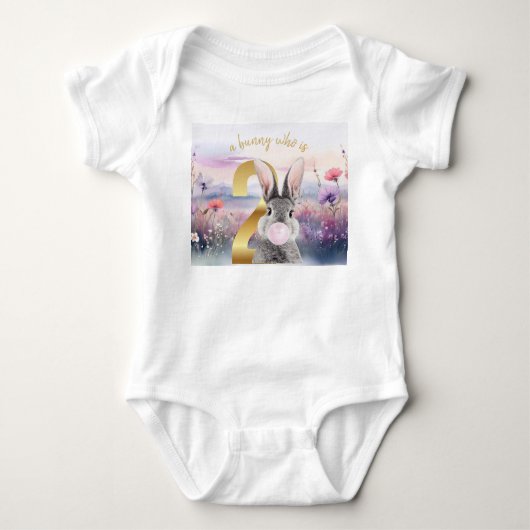 ウサギ第2誕生日吹のピンクバブルガム ベビーボディスーツ (正面)