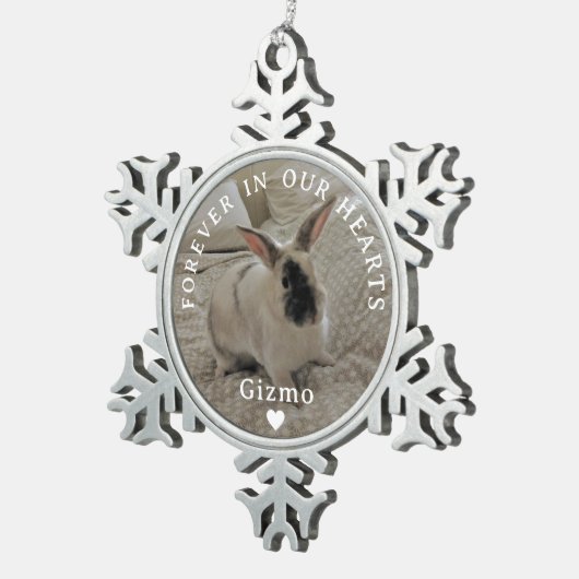 ウサギ記念写真 |私たちのハート スノーフレークピューターオーナメント (右)