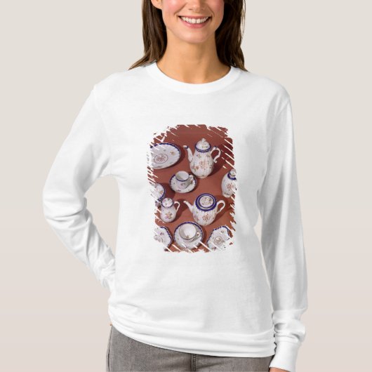 ウスターのモノグラムのな茶サービスの一部分 Tシャツ (正面)