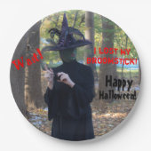 ウッズでパニックに陥った魔女おもしろいハロウィーン ペーパープレート (正面)
