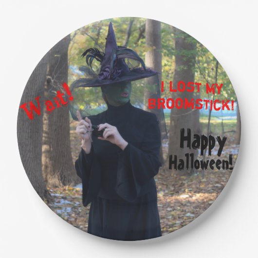 ウッズでパニックに陥った魔女おもしろいハロウィーン ペーパープレート (正面)