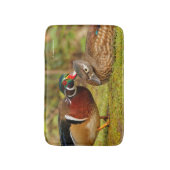 ウッドダックの美しい感動的な瞬間 バスマット (正面縦)