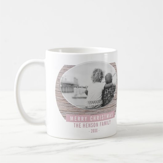 ウッドピンク素朴メリークリスマスファミリーの写真 コーヒーマグカップ (左)