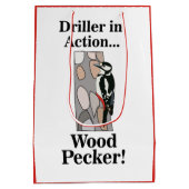 ウッドペッカーバードおもしろい誕生日 ミディアムペーパーバッグ (裏面)