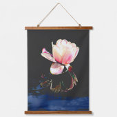 ウッドホールドウォールタペストリーとウォーターリリーデザイン 吊り下げ型タペストリー (正面)