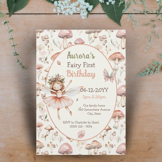 ウッドランドのキノコの水の色フェアリー最初の誕生日 招待状
