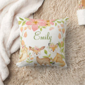 ウッドランドアニマルズピンクパーソナライズされたフローラ クッション (ブランケット)