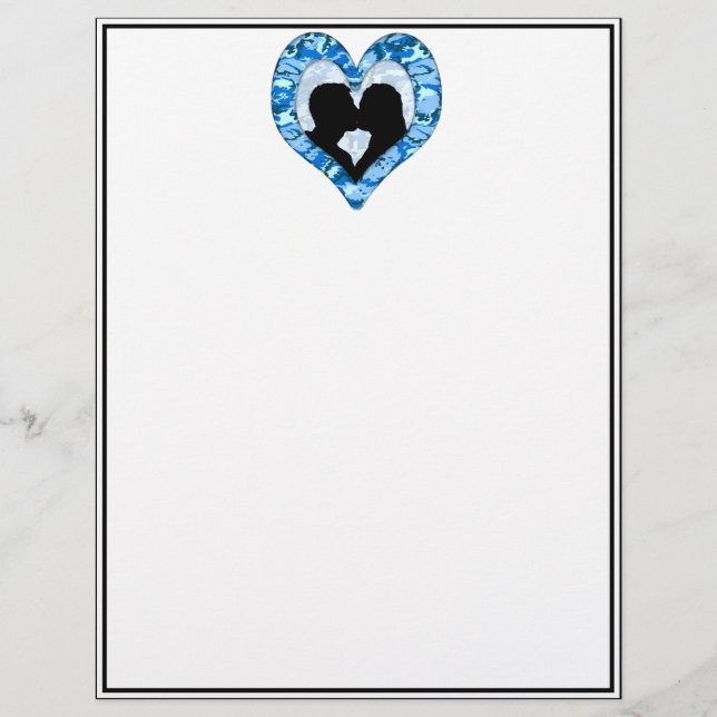 ウッドランドスカイブルーカモフラージュキスをするカップル (正面)