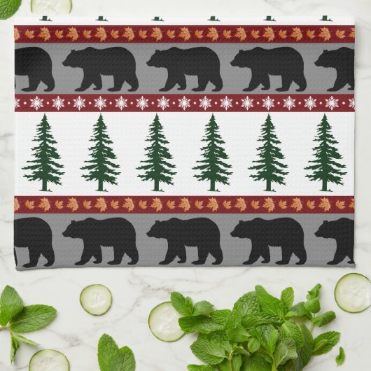 ウッドランドトレイル熊と松の木 – キャビンライフ キッチンタオル (折り畳み)