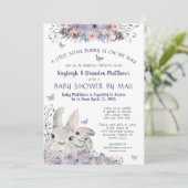 ウッドランドバニーフローラ紫ベビーシャワーバイメール 招待状 (スタンド正面)